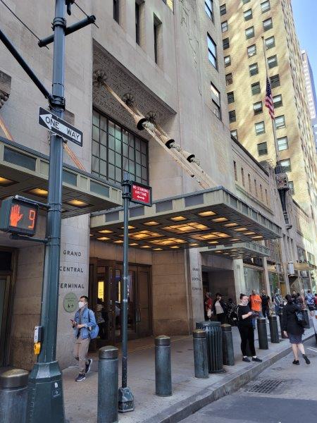 Rat sculptures at the Graybar Passage Entrance