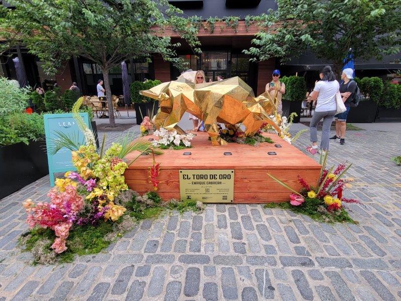 El Toro De Oro floral exhibit with a gold bull as the centerpiece