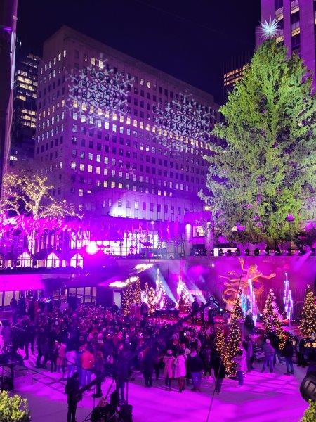 Crowds on the Rockefeller skating rink