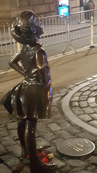 Fearless Girl statue 