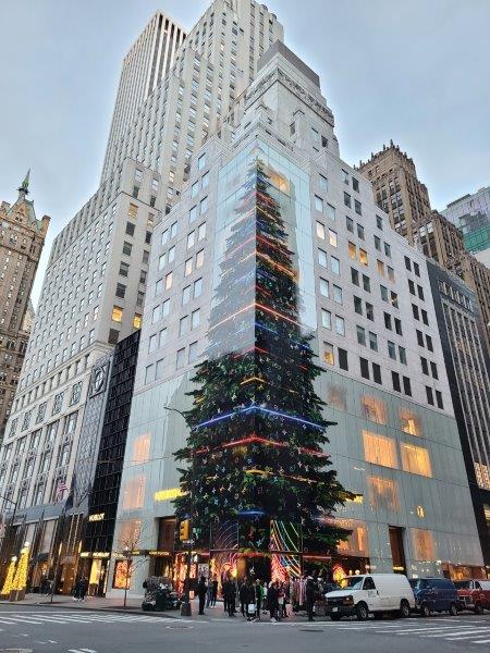 LV Tree wrap on their flagship store building in 2021