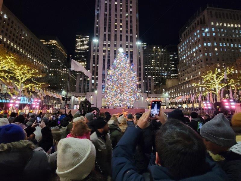 Crowds at the Rockefeller Center