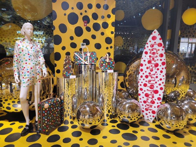 If you want to play the Yayoi Kusama claw machine game at Louis