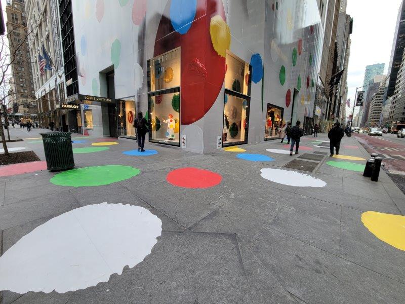 If you want to play the Yayoi Kusama claw machine game at Louis