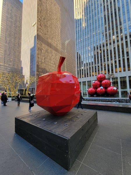 Big Apple installation on Avenue of the Americas