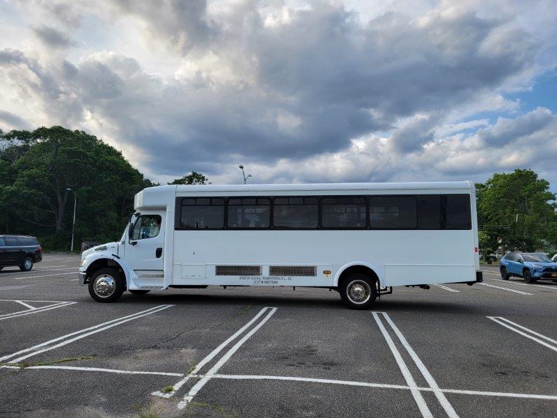 Bus between Sayville LIRR station and Sayville Ferry