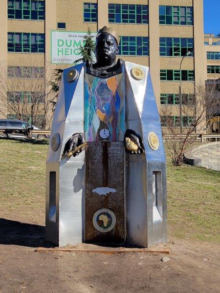 Front of Sculptural tribute to Notorious B.I.G. in DUMBO