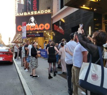 Broadway Dress Code - Theatergoers outside the Broadway Show Chicago