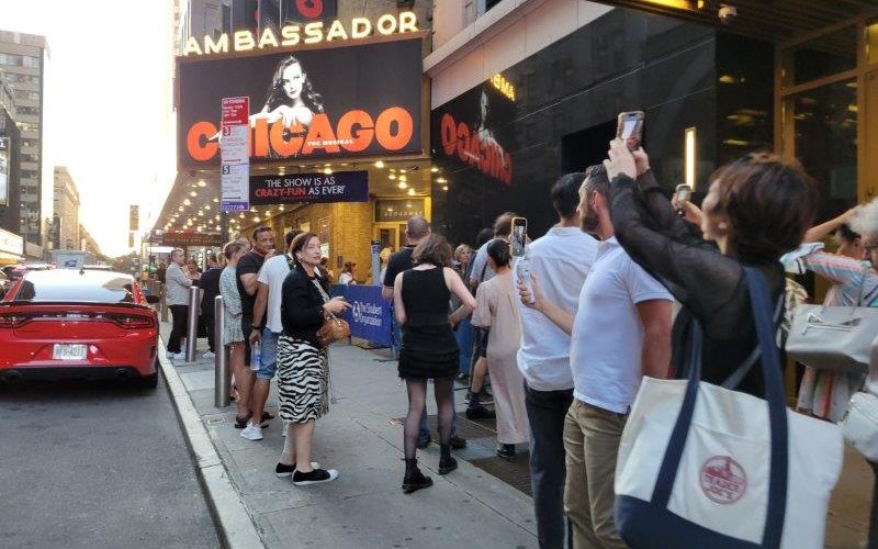 Broadway Dress Code - Theatergoers outside the Broadway Show Chicago