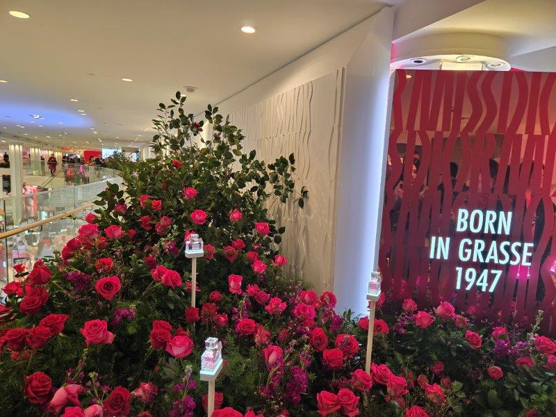 Miss DIOR balcony overlooking the store with a Born in 1947 sign