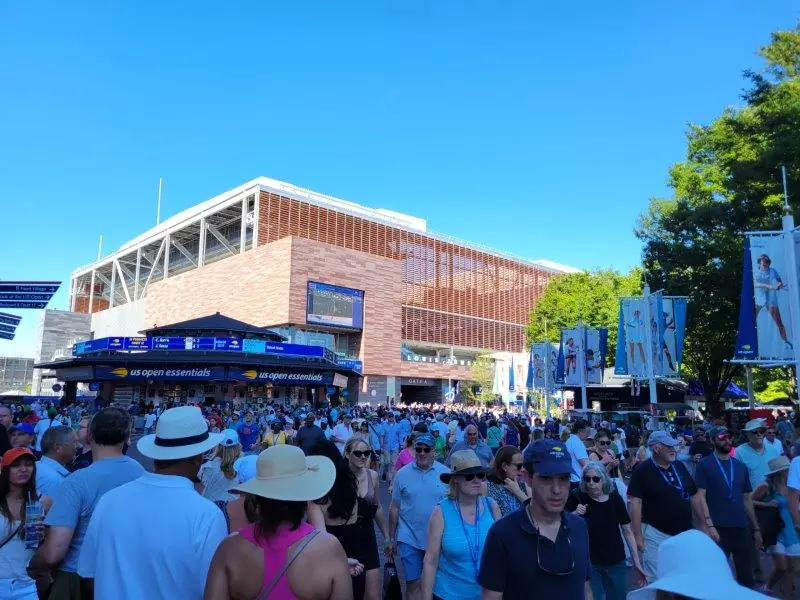 Crowds at the tennis tournament