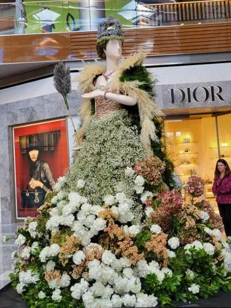 Queen Elizabeth II Floral Mannequin 